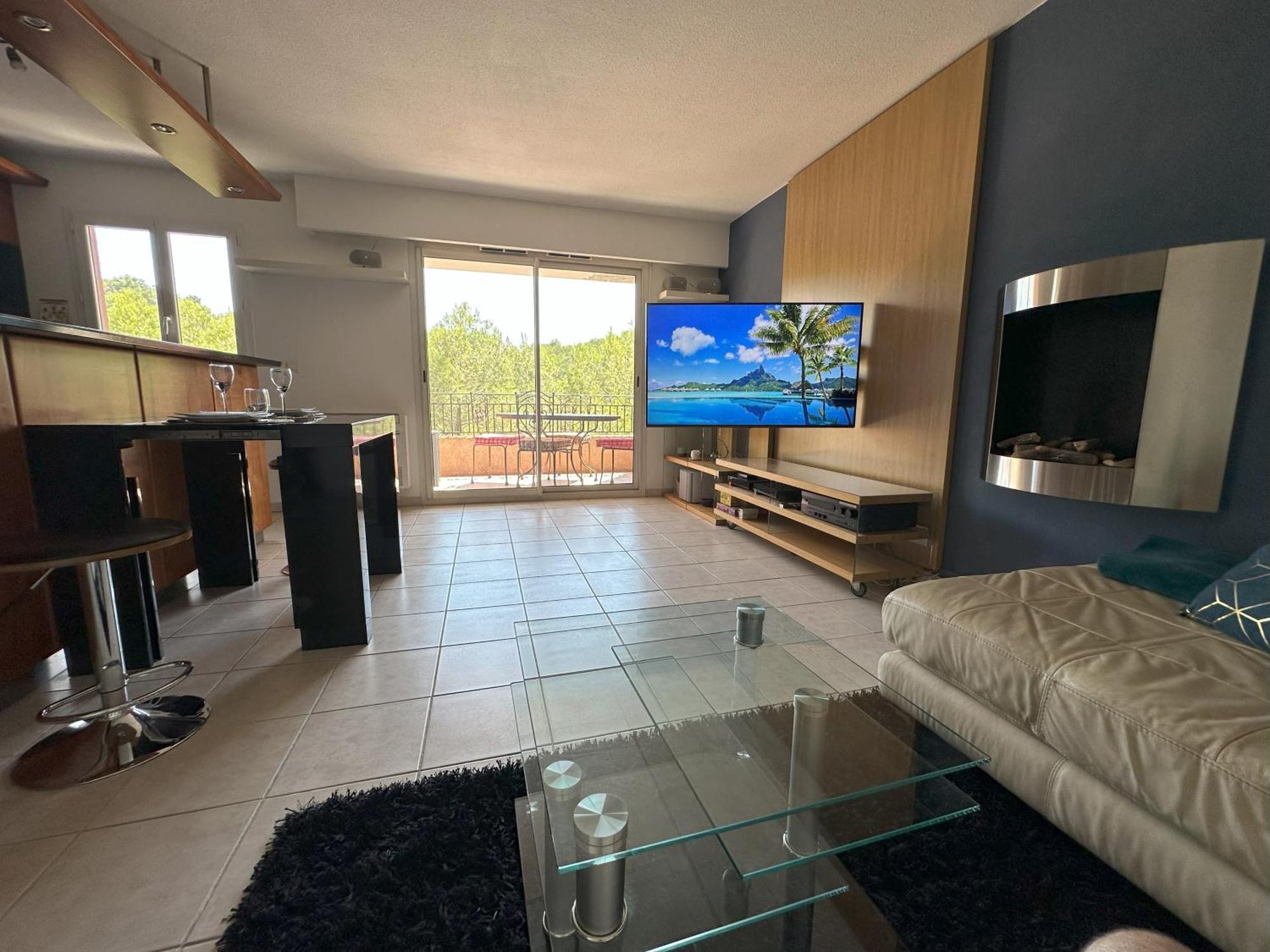 Superbe 3pieces, Balcon, Garage, Clim, Piscine
